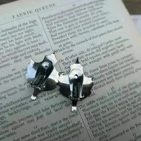 Vintage  silver leaf bergerie clip on earrings - Picture 8 of 9